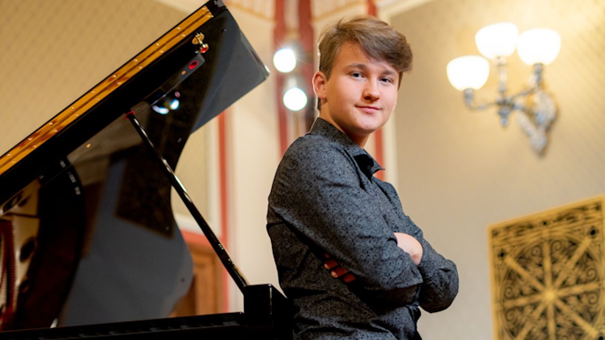 Český geniální pianista má hudbu v genech. Ocenění sklízí po celém světě
